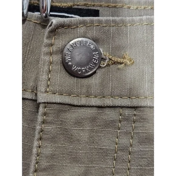 Wrangler mens' heave duty 8 pocket cargo workman khaki zip up shorts size 38 - Picture 4 of 9